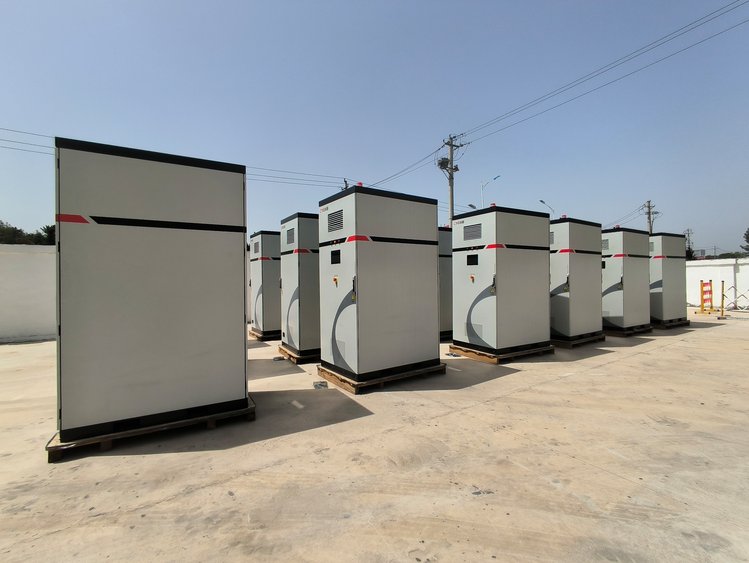 Custom energy storage system cabinets for outdoor power applications